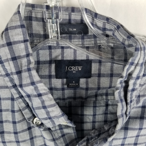 🎁 3/$20 J.Crew button down - Picture 3 of 3